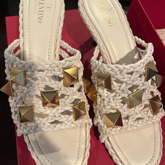 Valentino Red and Cream Gift Box - Picture 8 of 8